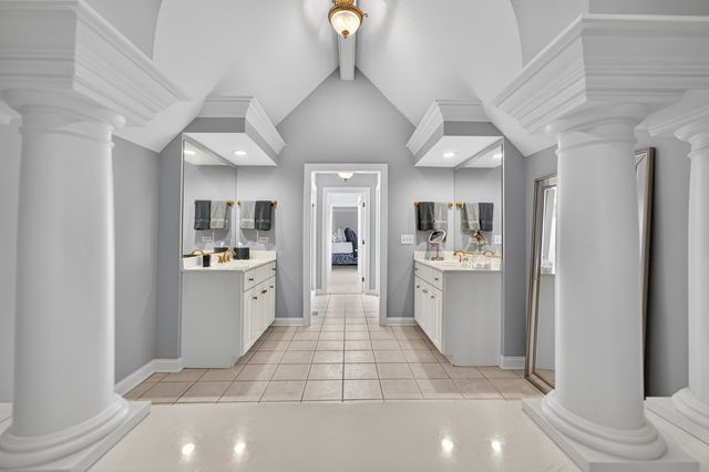 38W535 Golfview Court, St. Charles, IL 60175