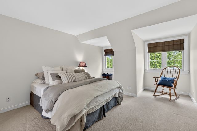 38W535 Golfview Court, St. Charles, IL 60175