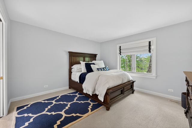 38W535 Golfview Court, St. Charles, IL 60175