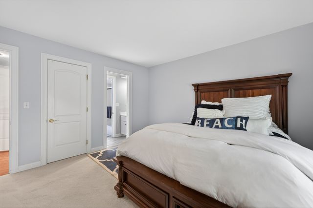 38W535 Golfview Court, St. Charles, IL 60175