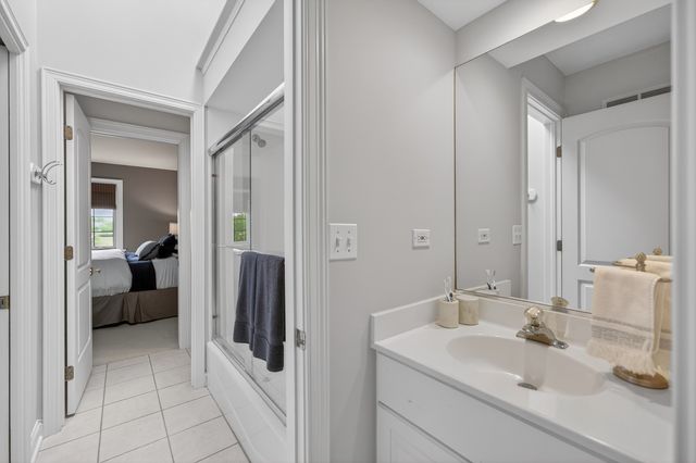 38W535 Golfview Court, St. Charles, IL 60175