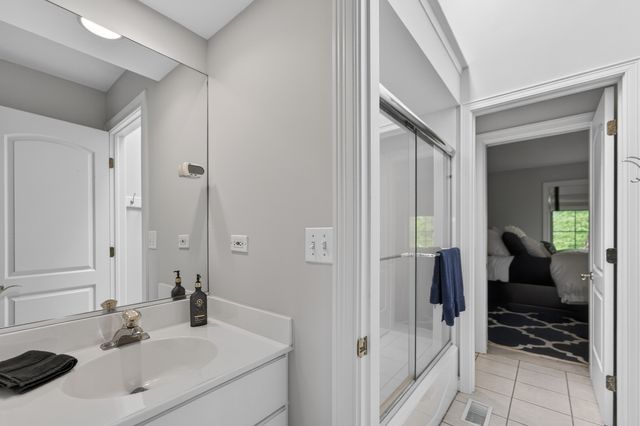 38W535 Golfview Court, St. Charles, IL 60175