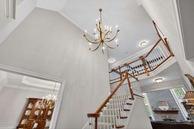38W535 Golfview Court, St. Charles, IL 60175
