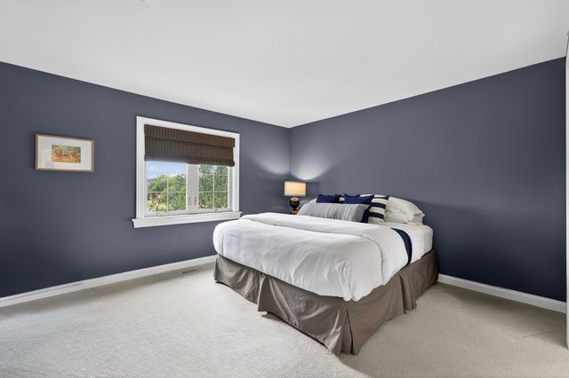 38W535 Golfview Court, St. Charles, IL 60175