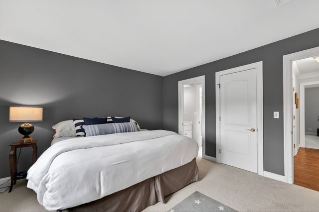 38W535 Golfview Court, St. Charles, IL 60175