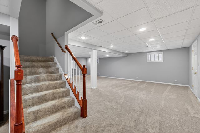 38W535 Golfview Court, St. Charles, IL 60175