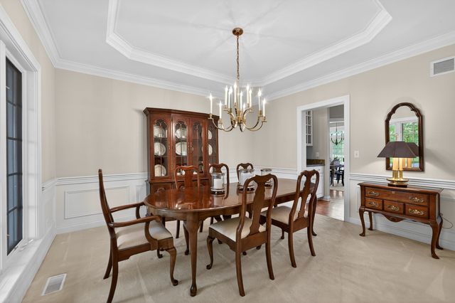 38W535 Golfview Court, St. Charles, IL 60175