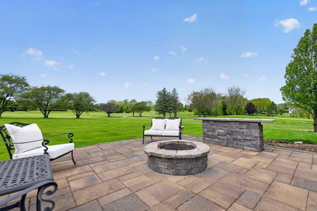 38W535 Golfview Court, St. Charles, IL 60175