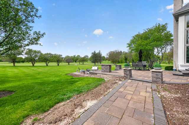 38W535 Golfview Court, St. Charles, IL 60175