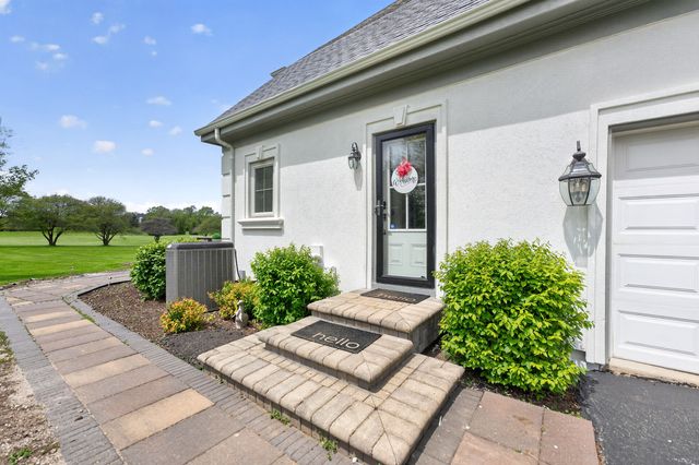 38W535 Golfview Court, St. Charles, IL 60175
