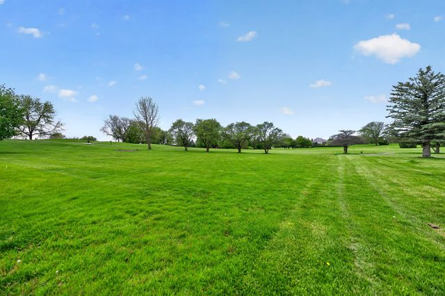 38W535 Golfview Court, St. Charles, IL 60175