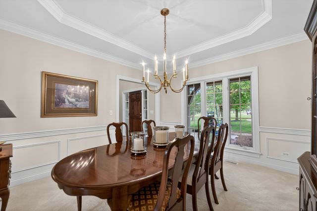 38W535 Golfview Court, St. Charles, IL 60175