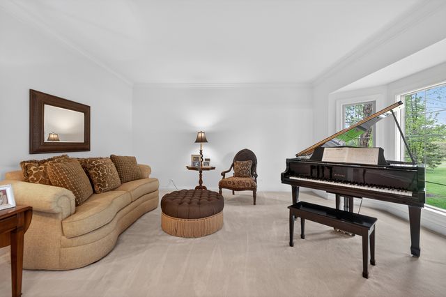 38W535 Golfview Court, St. Charles, IL 60175