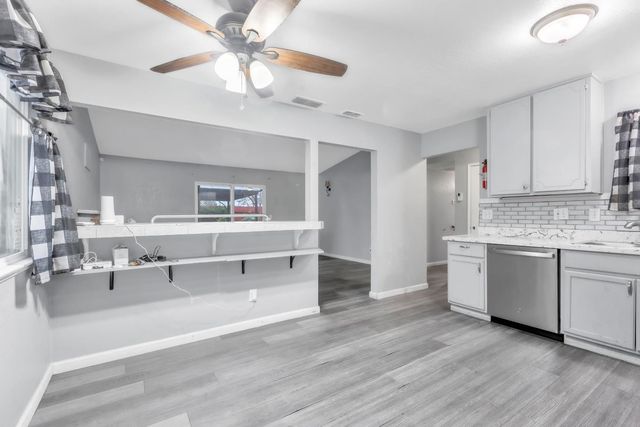 718 Castle Oaks Dr, Stockton, CA 95210