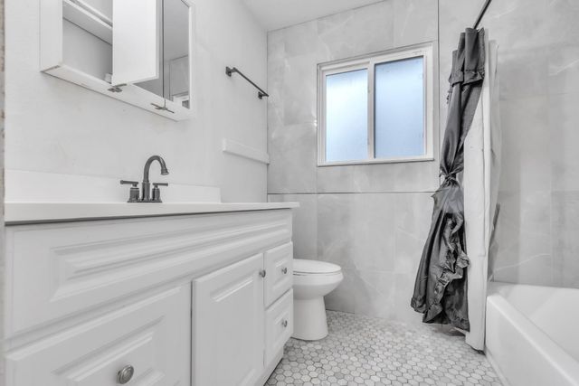 718 Castle Oaks Dr, Stockton, CA 95210