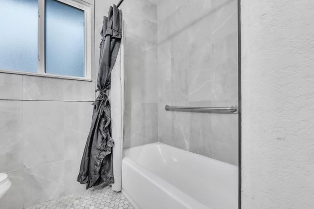 718 Castle Oaks Dr, Stockton, CA 95210