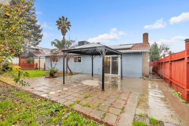 718 Castle Oaks Dr, Stockton, CA 95210