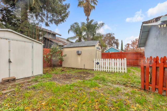 718 Castle Oaks Dr, Stockton, CA 95210