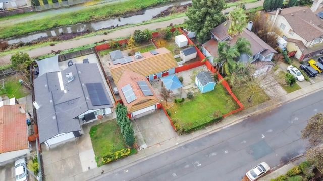 718 Castle Oaks Dr, Stockton, CA 95210