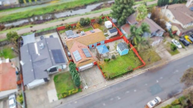 718 Castle Oaks Dr, Stockton, CA 95210