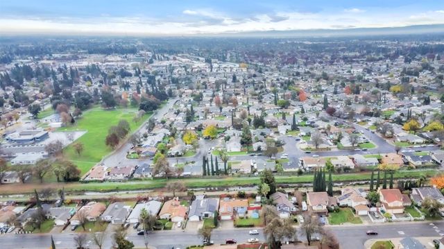 718 Castle Oaks Dr, Stockton, CA 95210