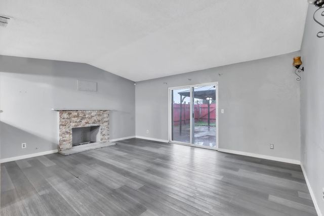 718 Castle Oaks Dr, Stockton, CA 95210