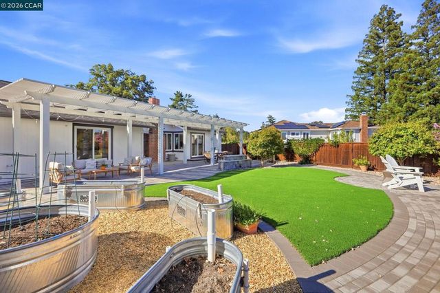 430 Woodbine Ln, Danville, CA 94526