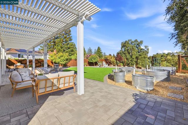 430 Woodbine Ln, Danville, CA 94526