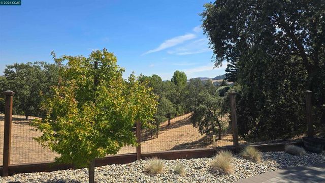 430 Woodbine Ln, Danville, CA 94526