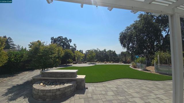 430 Woodbine Ln, Danville, CA 94526