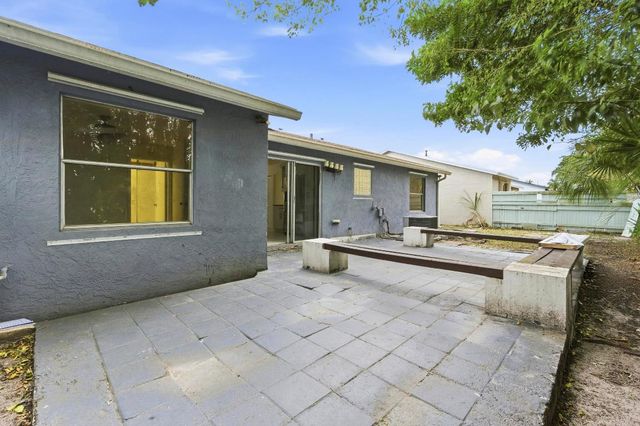 6130 Bluegrass Circle, Greenacres, FL 33463