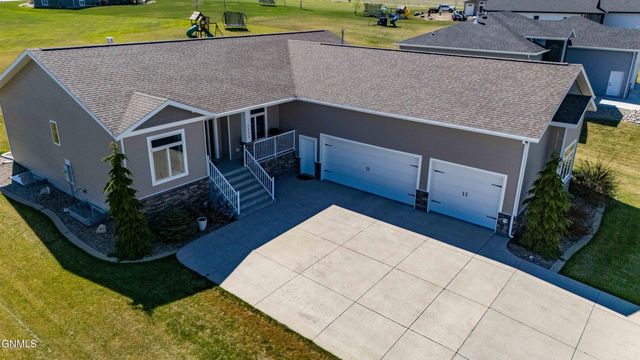 7623 Hawktree Drive, Bismarck, ND 58503 property photo