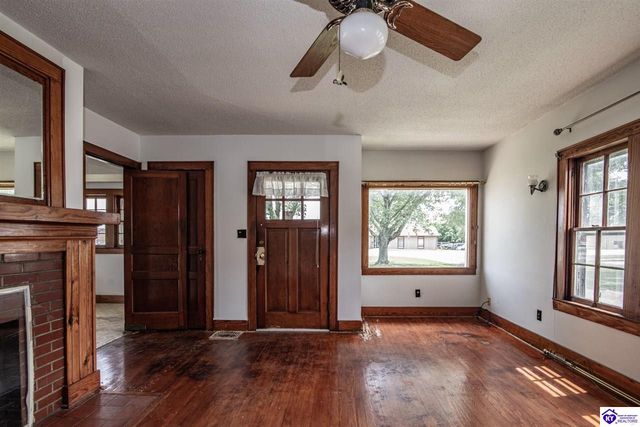 619 S Wilson Rd, Radcliff, KY 40160