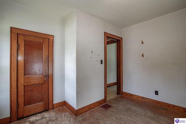 619 S Wilson Rd, Radcliff, KY 40160