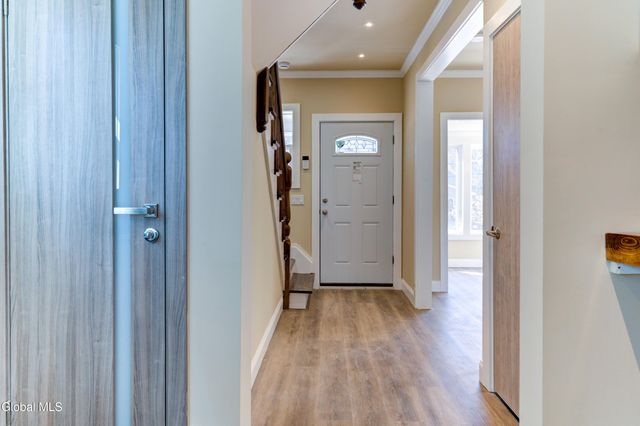 8 Sheldon Street, Schenectady, NY 12308