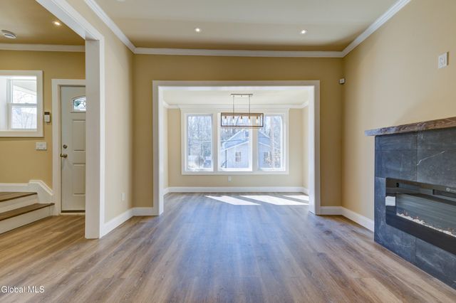 8 Sheldon Street, Schenectady, NY 12308