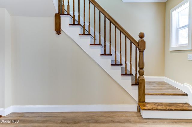 8 Sheldon Street, Schenectady, NY 12308