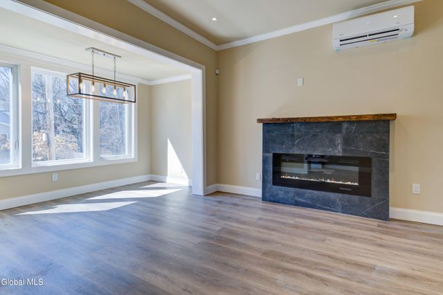 8 Sheldon Street, Schenectady, NY 12308