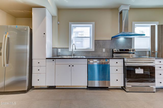 8 Sheldon Street, Schenectady, NY 12308