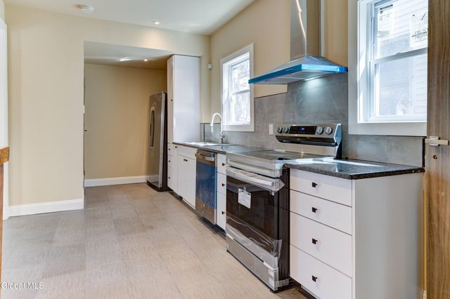 8 Sheldon Street, Schenectady, NY 12308