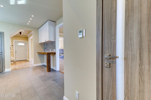 8 Sheldon Street, Schenectady, NY 12308