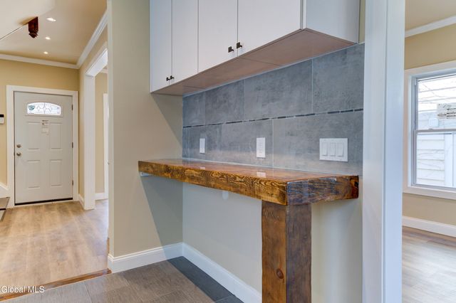 8 Sheldon Street, Schenectady, NY 12308