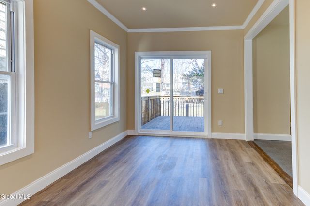 8 Sheldon Street, Schenectady, NY 12308