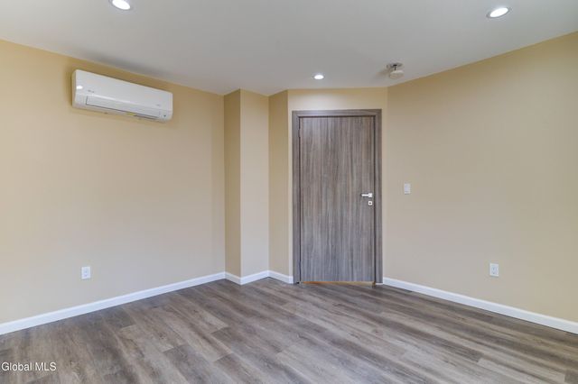 8 Sheldon Street, Schenectady, NY 12308