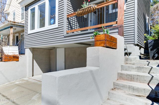 8 Sheldon Street, Schenectady, NY 12308