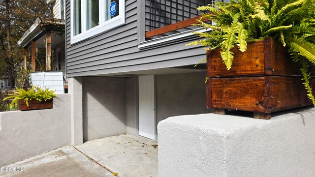 8 Sheldon Street, Schenectady, NY 12308