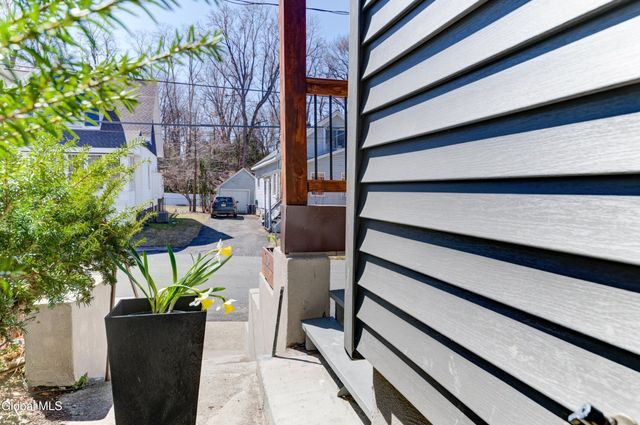 8 Sheldon Street, Schenectady, NY 12308