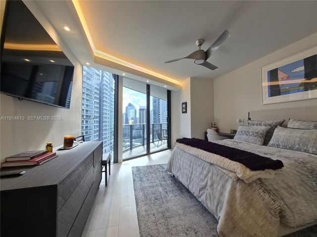 1000 Brickell Plz 2101, Miami, FL 33131