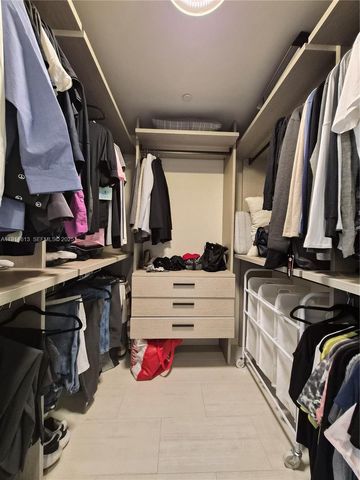 1000 Brickell Plz 2101, Miami, FL 33131