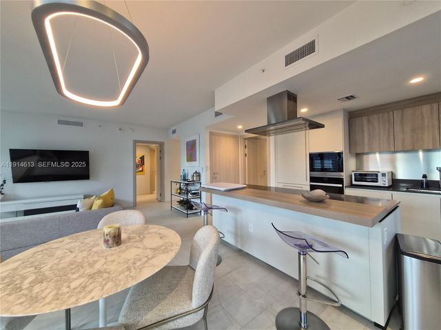 1000 Brickell Plz 2101, Miami, FL 33131